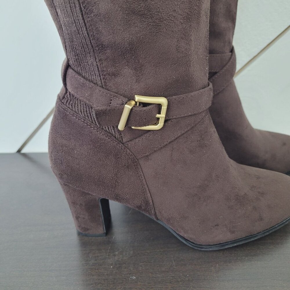 NEW White Mountain Teals Size 9.5 Brown Knee-High Heeled Boots Faux Suede - Picture 3 of 14